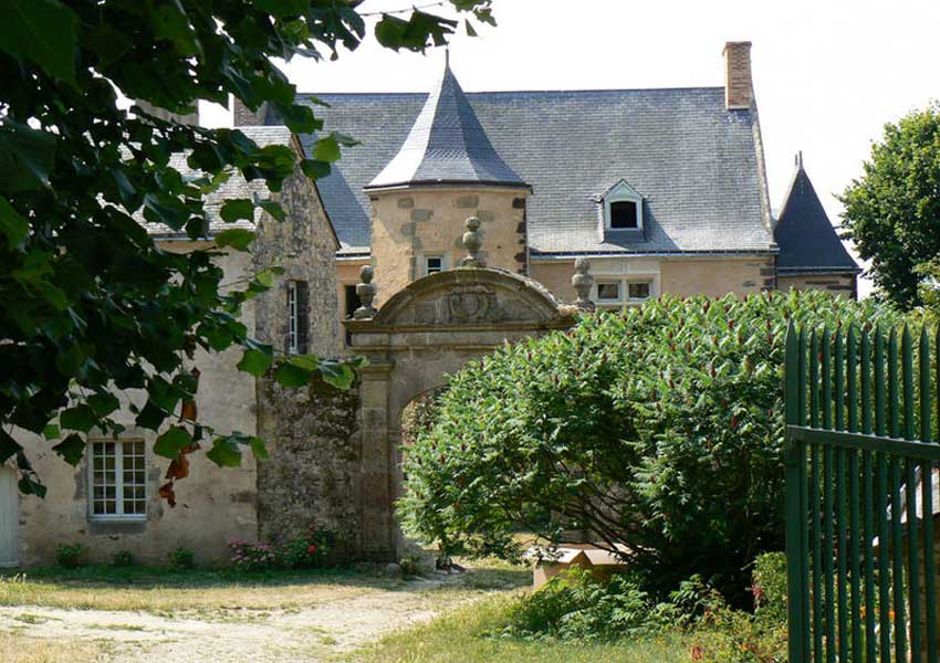 sainte_suzanne Sainte-Suzanne, l'un des plus beaux villages de France