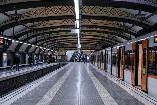 train_barcelone_ Guide des transports pour un voyage à Barcelone
