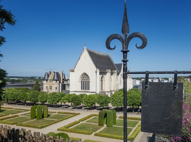 chateau_d_angers Paris - la Baule en voiture : un itinéraire rempli d'histoire