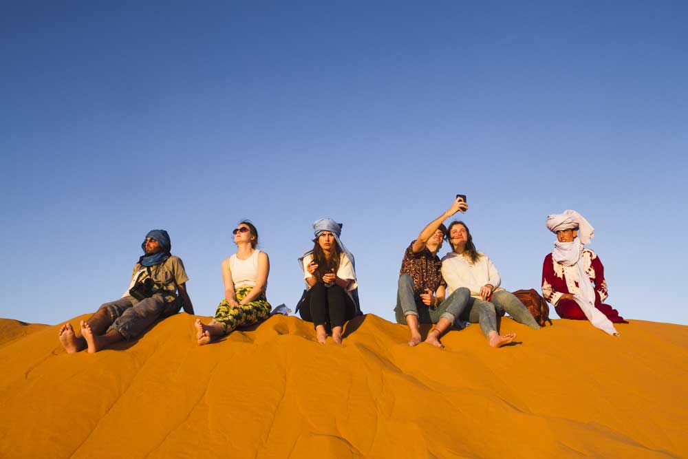 prendre_un_bain_de_sable_a_merzouga voyage au coeur du sahara marocain