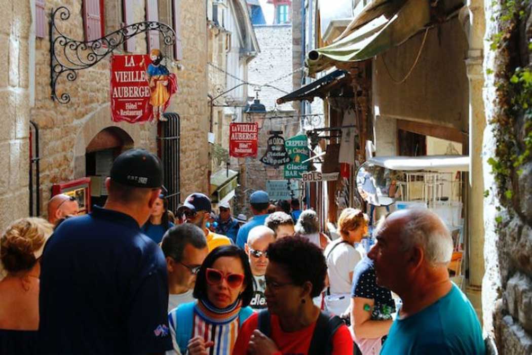 shopping_mont_saint_michel_une_journee Mont saint michel grande rue